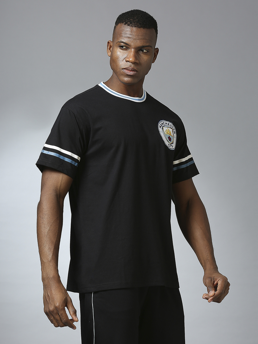 Manchester City F.C. Men Black Printed Half Sleeves Round Neck Oversized Classic Crest T-Shirt (3)