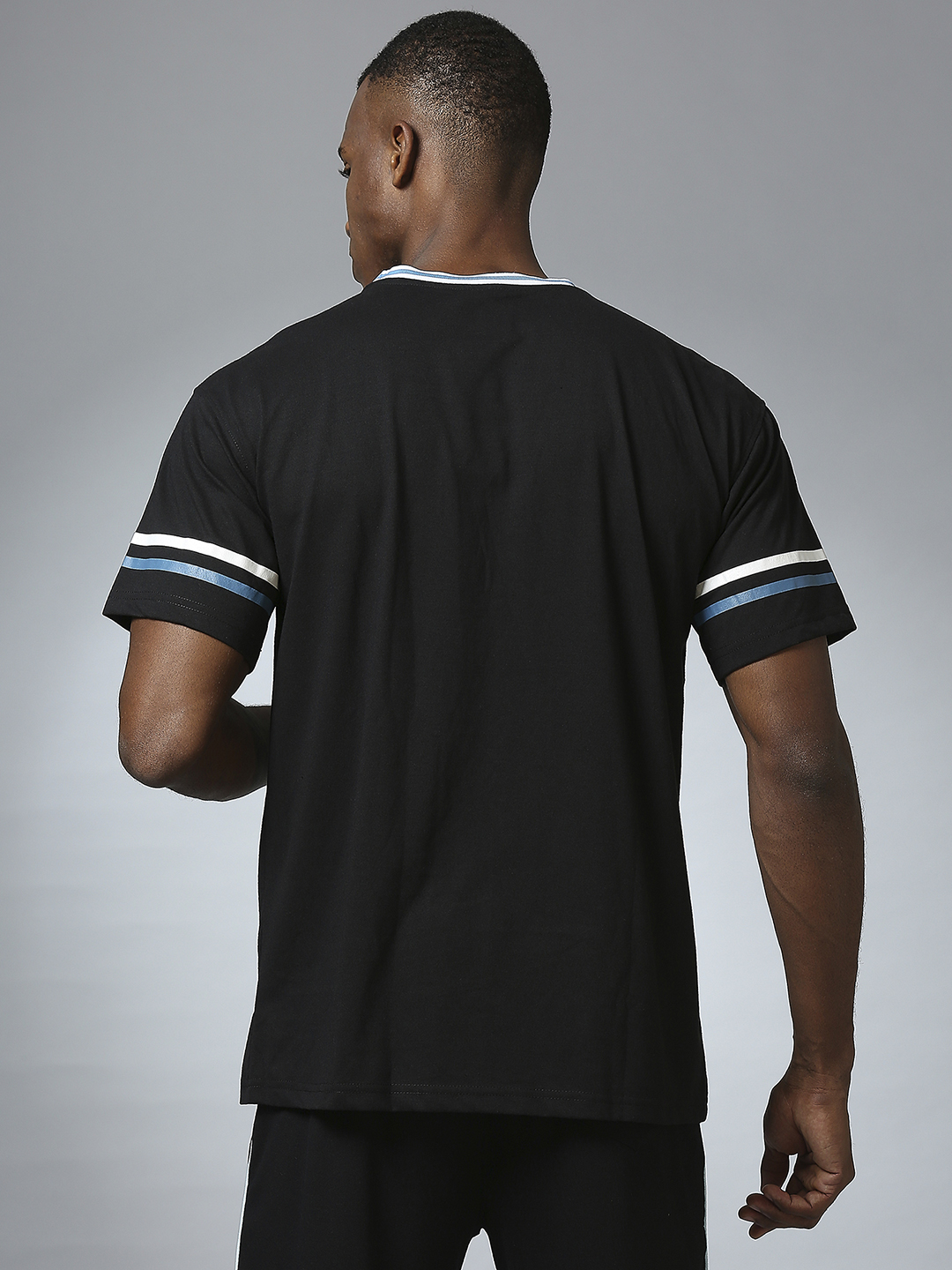 Manchester City F.C. Men Black Printed Half Sleeves Round Neck Oversized Classic Crest T-Shirt (4)