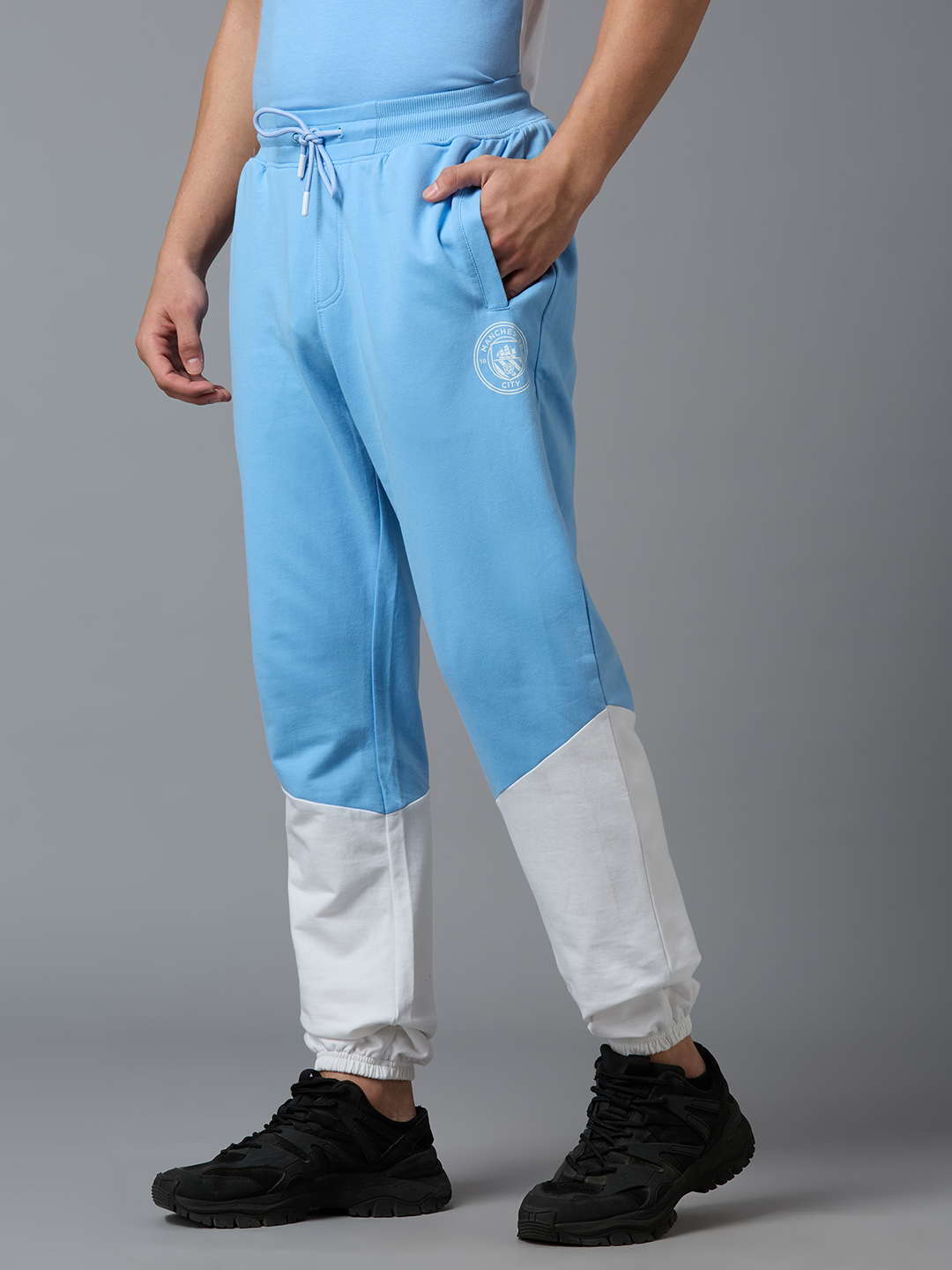 Manchester City F.C. Men Sky Blue and White Printed Colorblocked Mid-Rise Cotton Joggers (2)