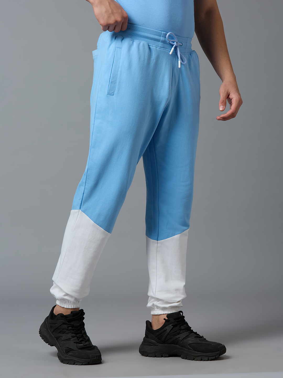 Manchester City F.C. Men Sky Blue and White Printed Colorblocked Mid-Rise Cotton Joggers (3)