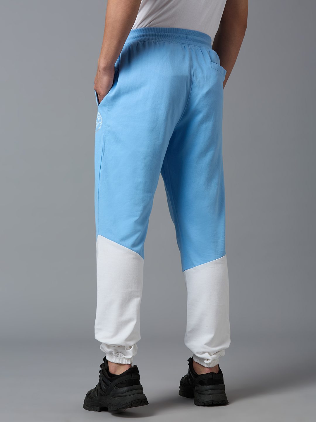 Manchester City F.C. Men Sky Blue and White Printed Colorblocked Mid-Rise Cotton Joggers (4)