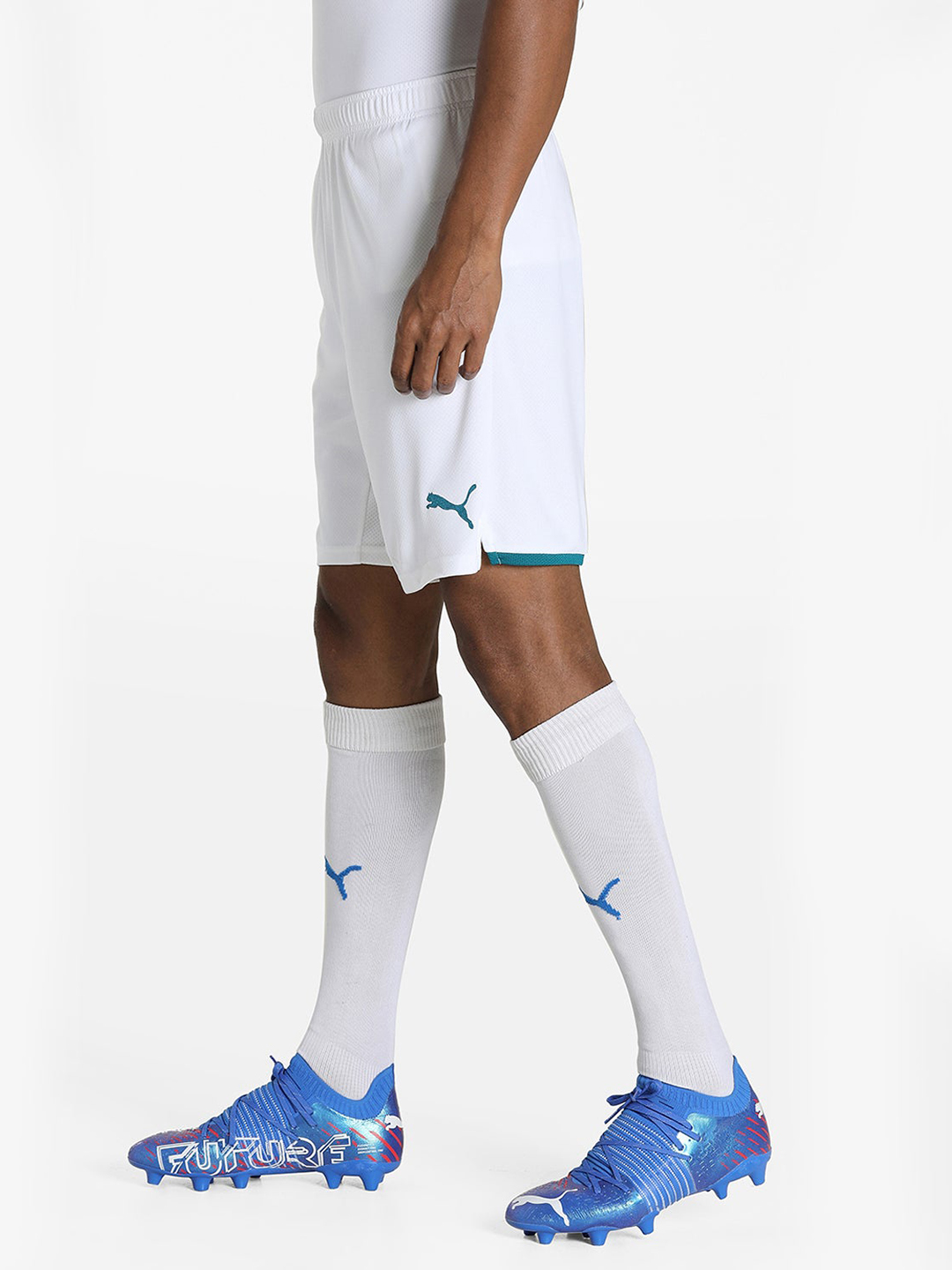 Manchester City F.C. Men White Logo Printed Mid-Rise Cotton Sports Shorts (2)