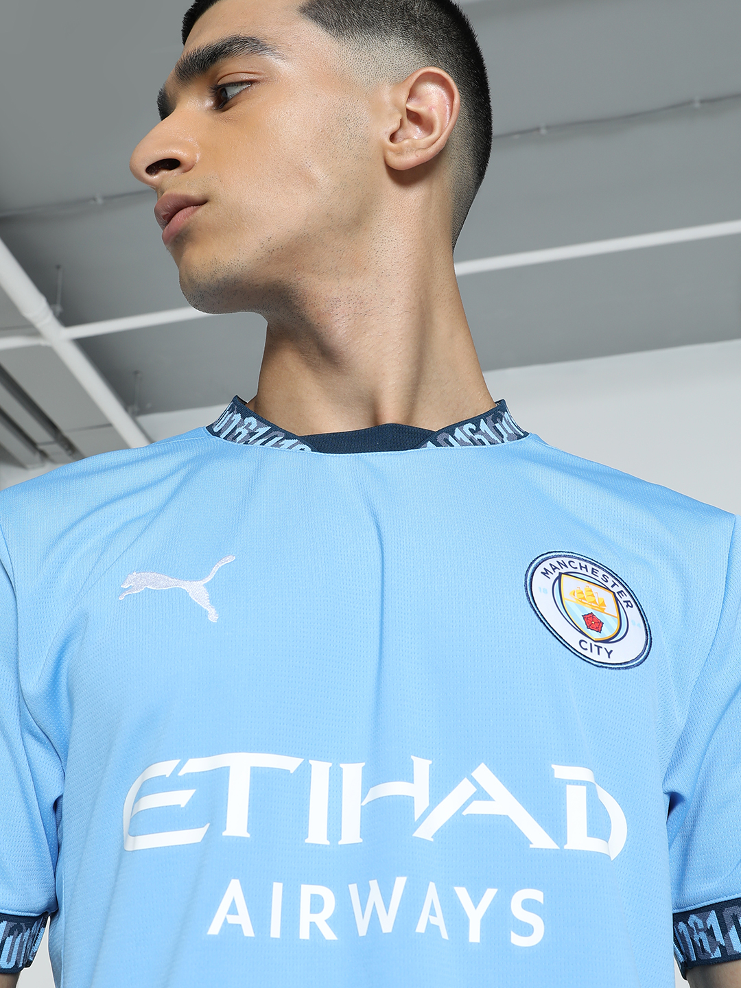 Manchester City F.C. Official Home Replica Jersey (3)