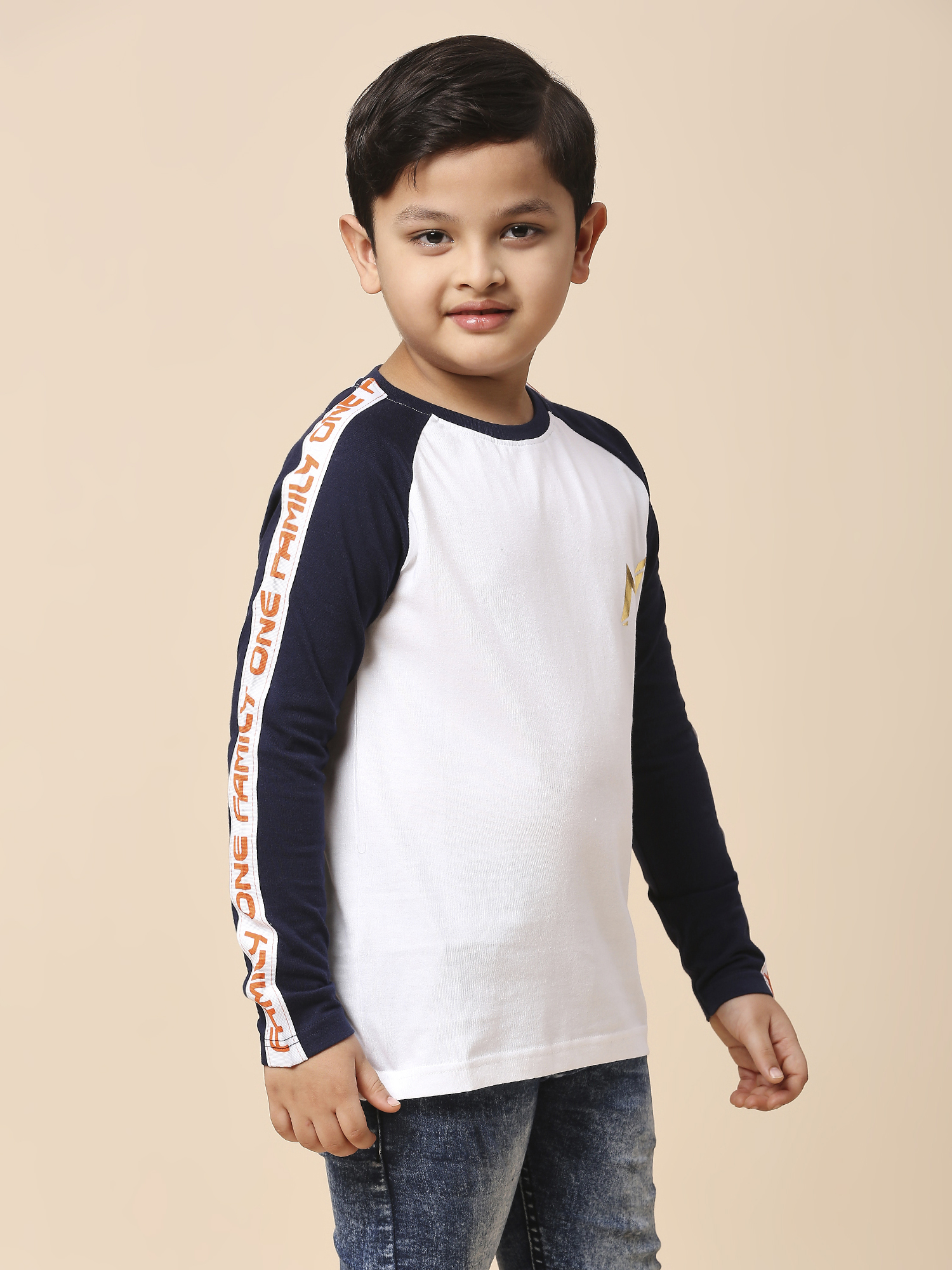 Mumbai Indians Boys White and Navy Blue Colourblocked Full Sleeves Round Neck Polyester T-Shirt (2)