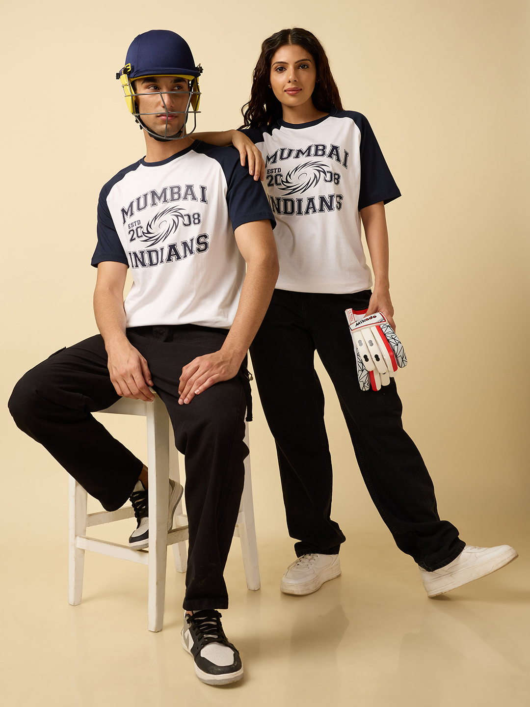 Men White and Navy Blue Colourblocked Half Sleeves Round Neck Cotton T-Shirt