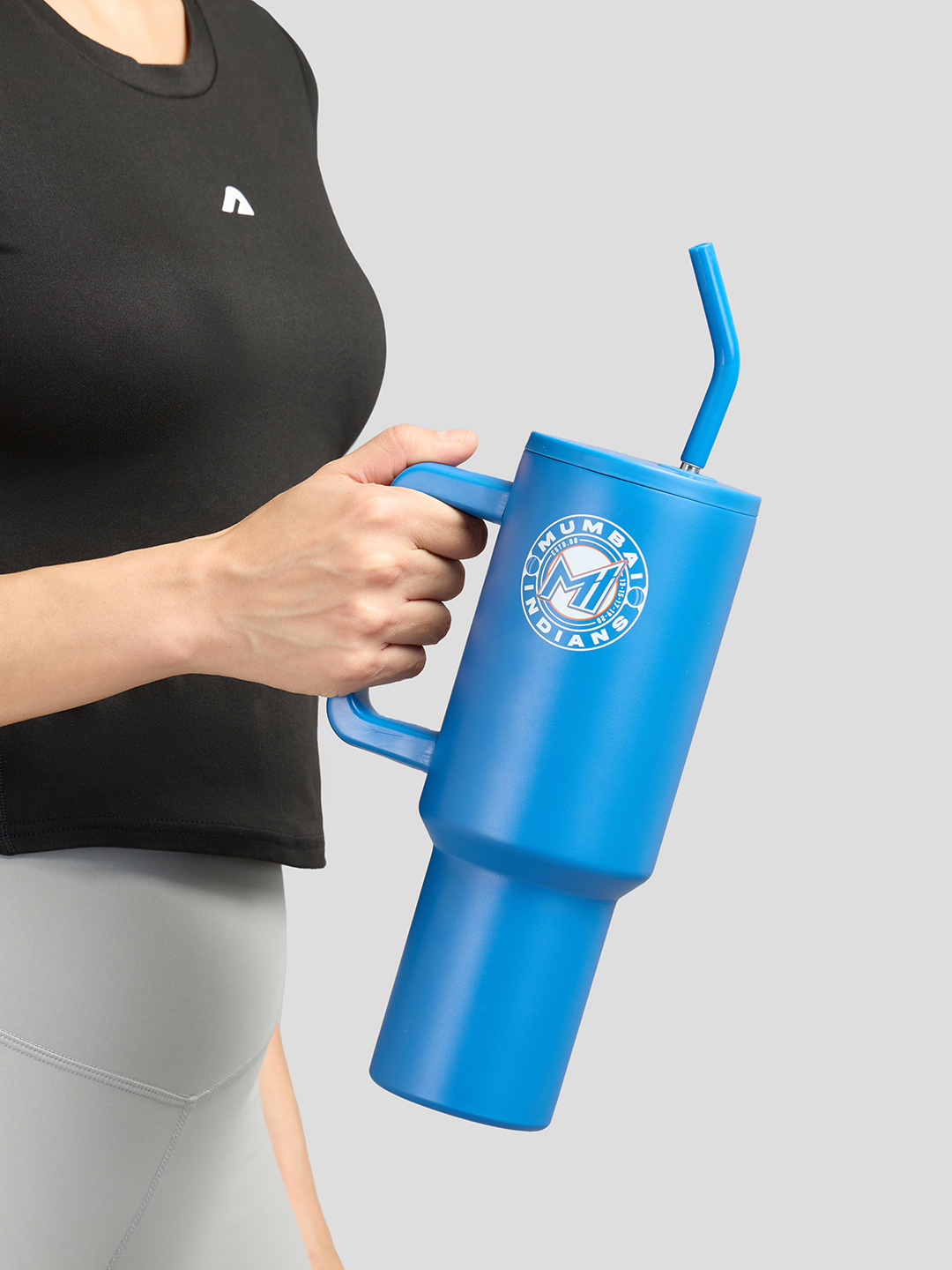 Mumbai Indians MI X Boldfit Tumbler with Lid & Straw Chugger (2)