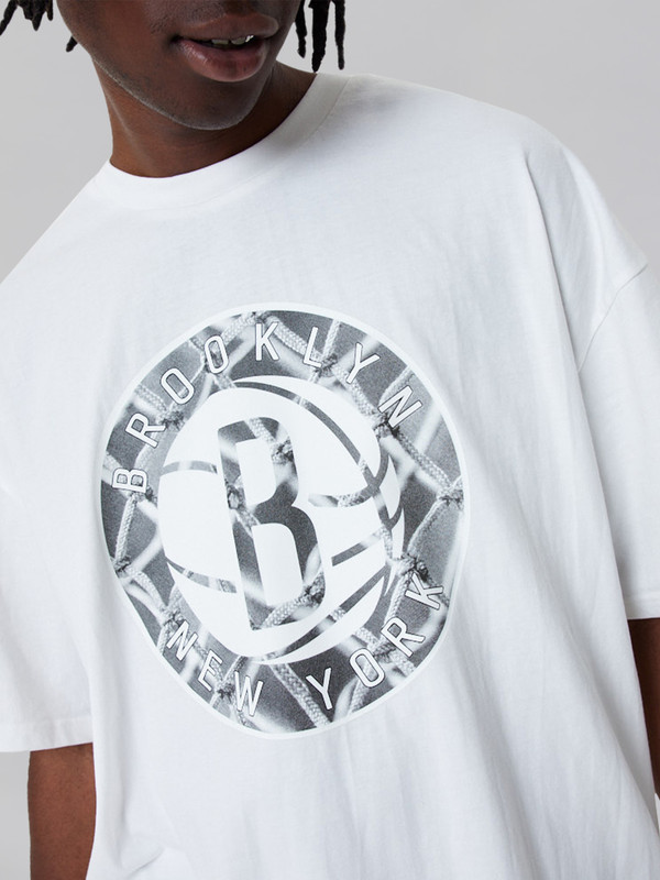 NBA - Brooklyn Nets Brooklyn Nets NBA Infill Logo White Oversized T-Shirt (2)