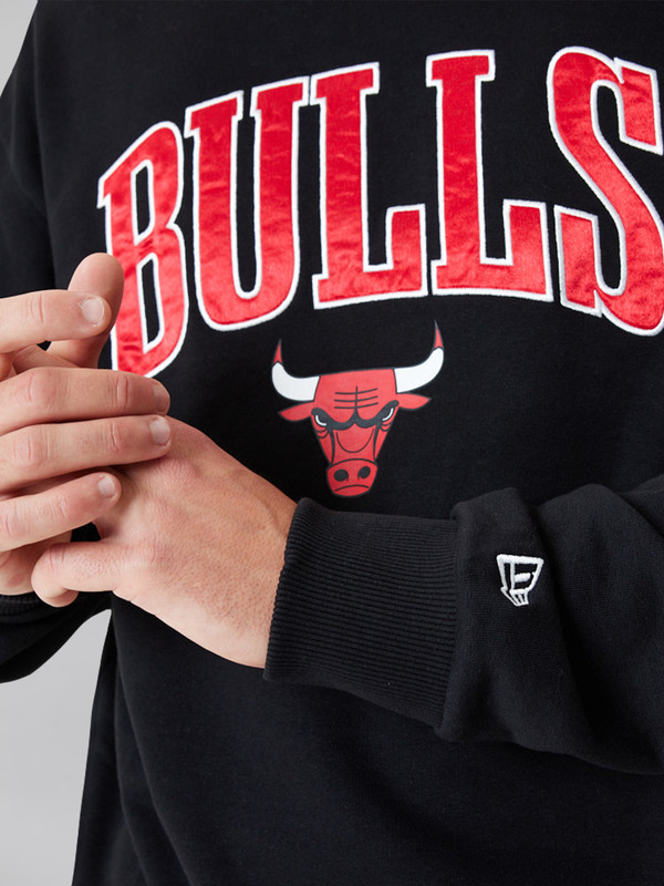 NBA - Chicago Bulls Chicago Bulls NBA Applique Black Crew Neck Sweatshirt (4)