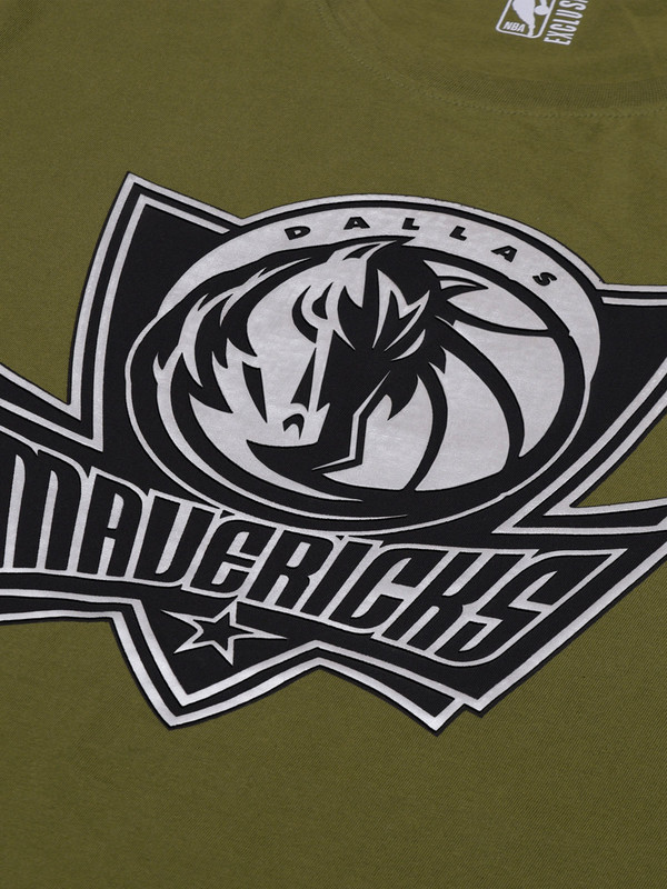 NBA - Dallas Mavericks Men Green Printed Short Sleeves Gun Metal Classic Crest T-Shirt (3)