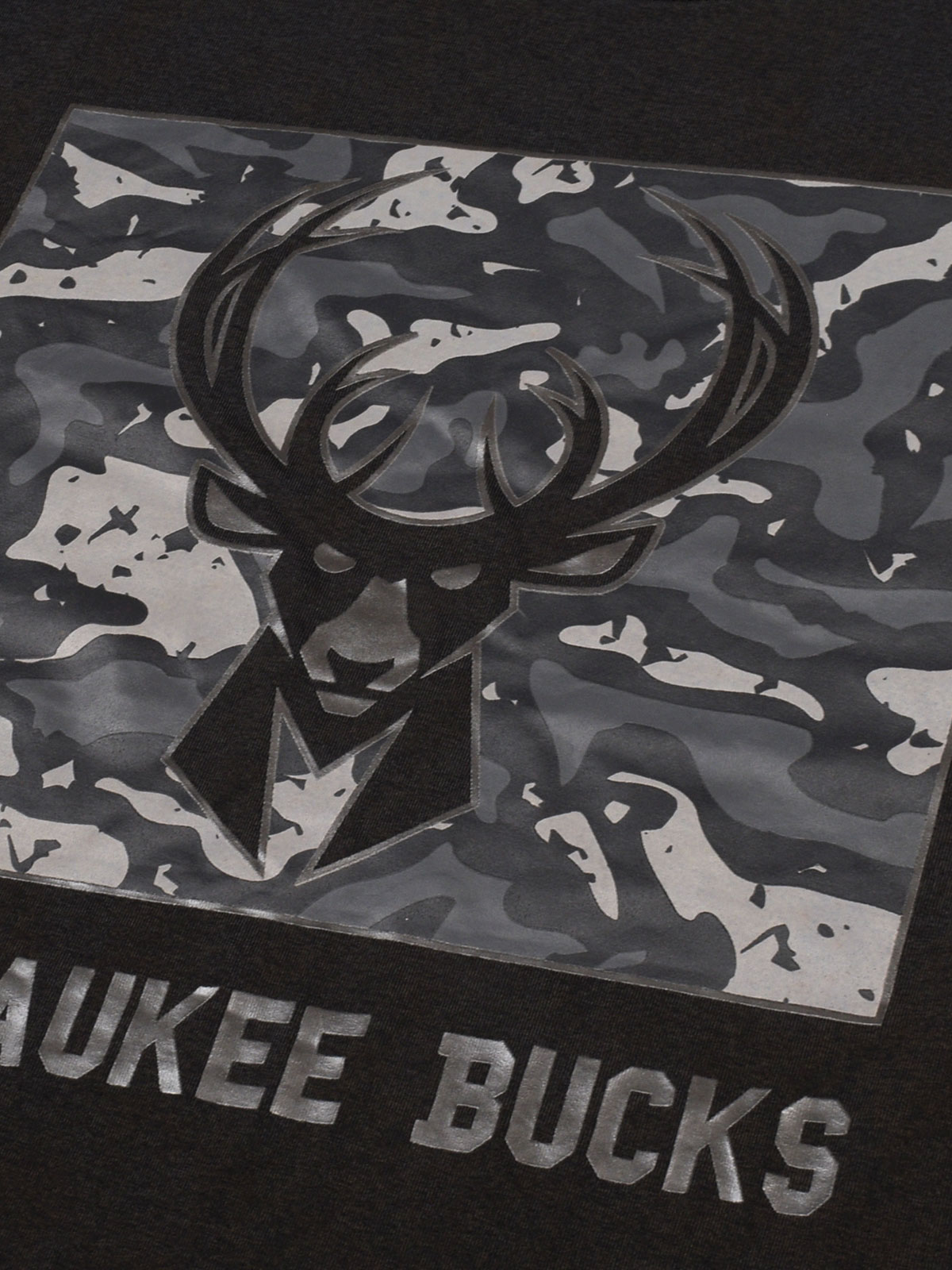 NBA - Milwaukee Bucks Men Black Printed Round Neck Performance T-Shirt (5)
