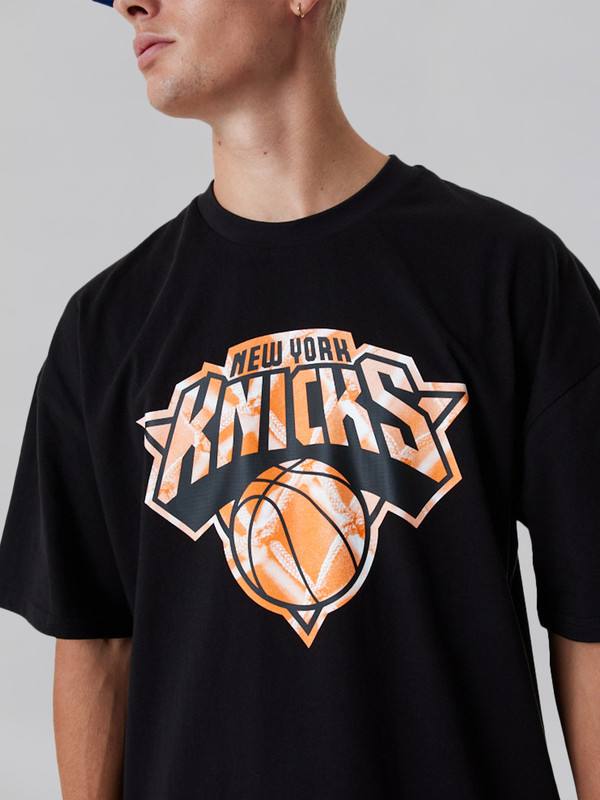 NBA - New York Knicks New York Knicks NBA Infill Logo Black Oversized T-Shirt (2)