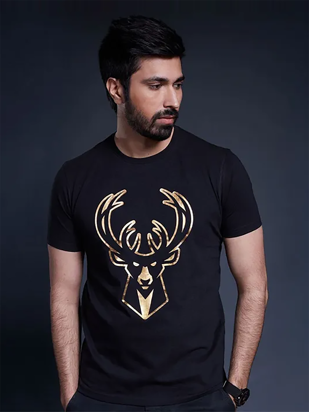 NBA - Milwaukee Bucks Milwaukee Bucks Men Round Neck Gold Foil T-Shirt (1)