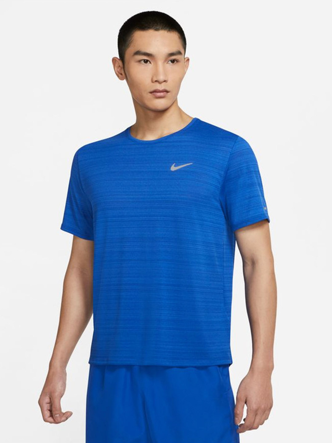 Nike Men Blue Dri-FIT Miler Round Neck Solid T-Shirts (1)