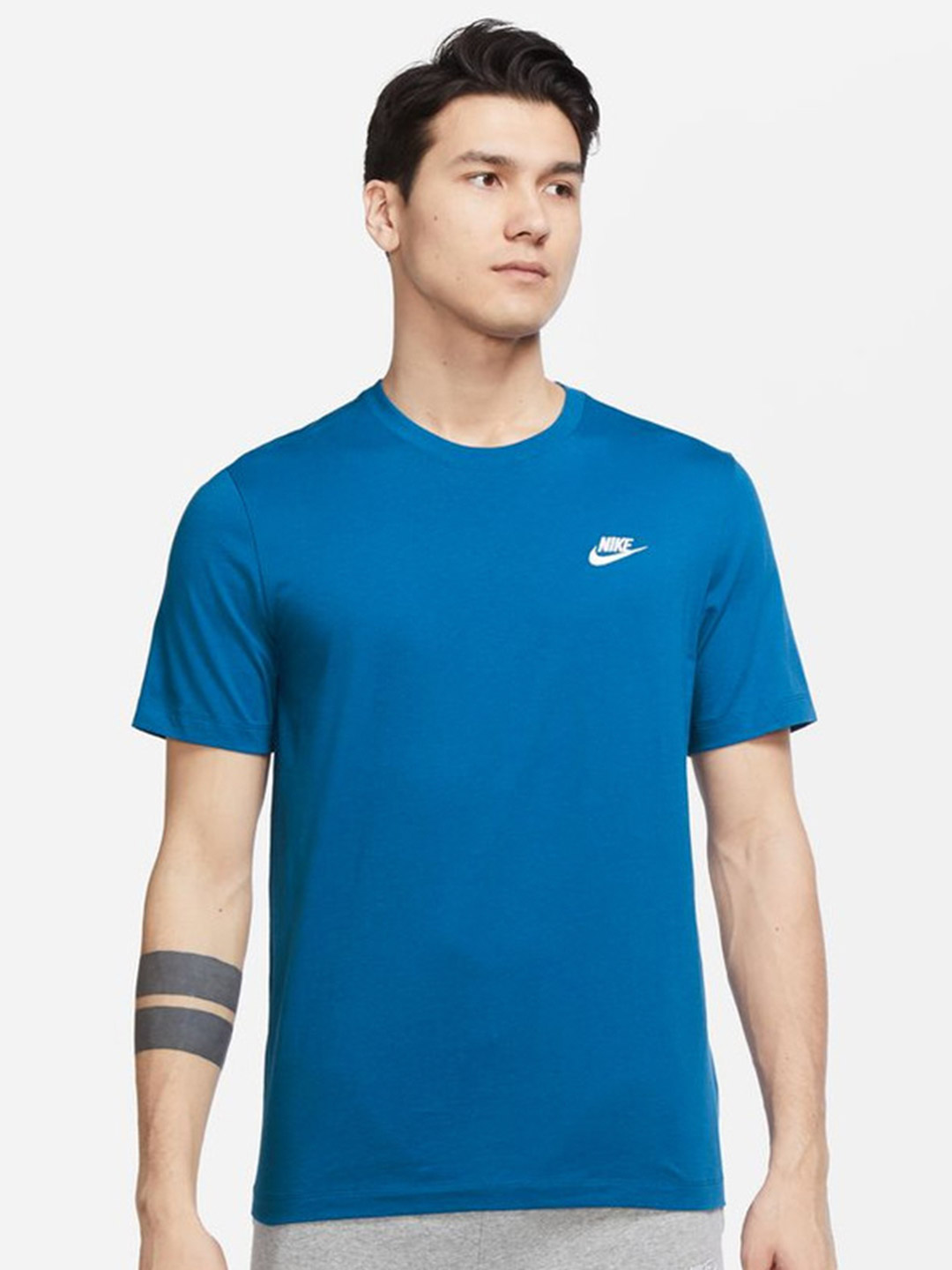 Nike Men Blue Sportswear Club Round Neck Solid T-Shirts (1)