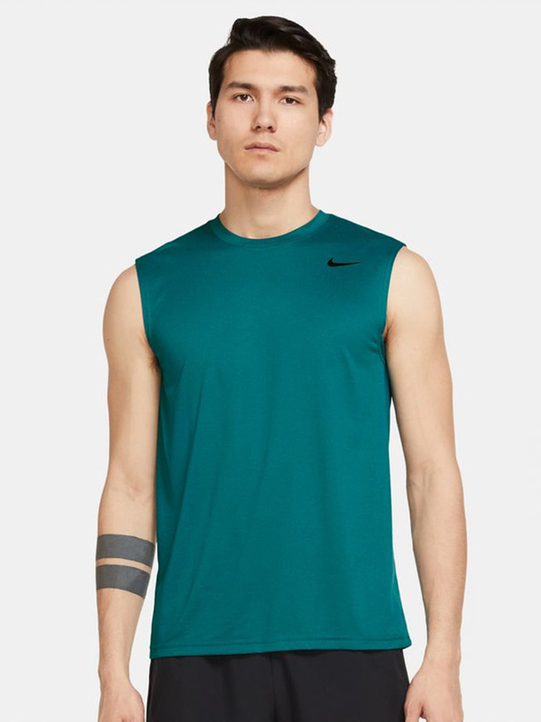 Nike Men Green Dri-FIT Legend Round Neck Solid T-Shirts (1)
