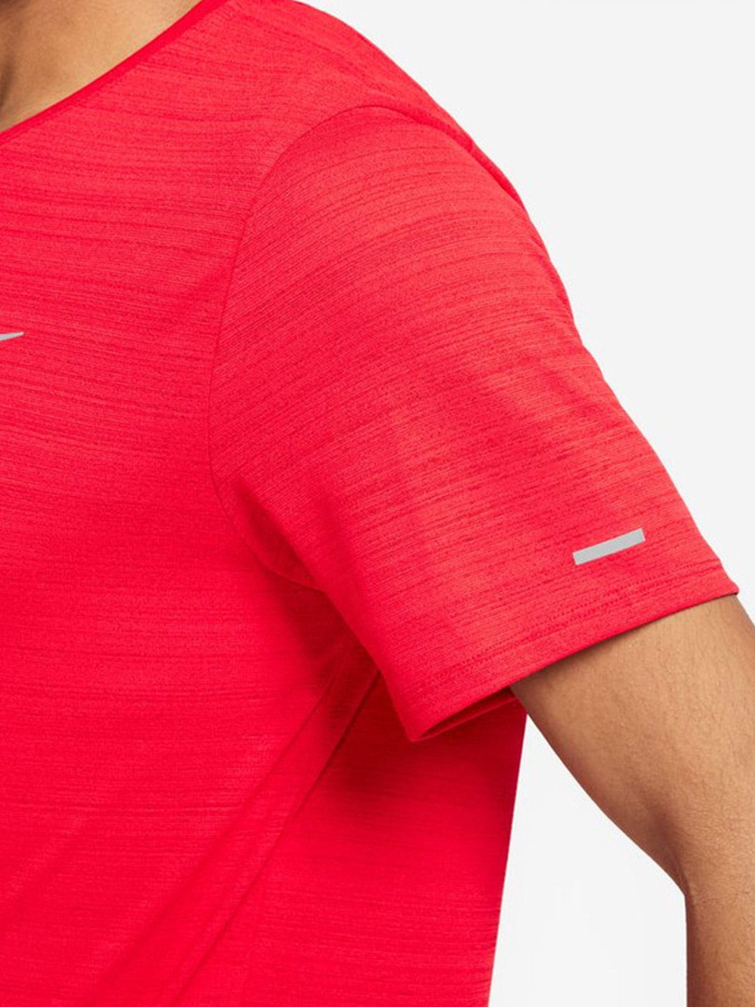 Nike Men Red Dri-FIT Miler Round Neck Solid T-Shirts (4)