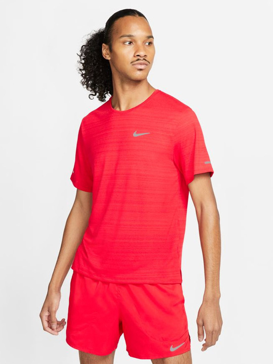 Nike Men Red Dri-FIT Miler Round Neck Solid T-Shirts (1)