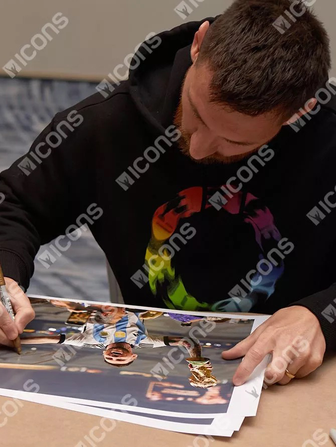 Lionel Messi Official 2022 FIFA World Cup Signed and Framed Argentina Photo: 2022 FIFA World Cup Winner (3)