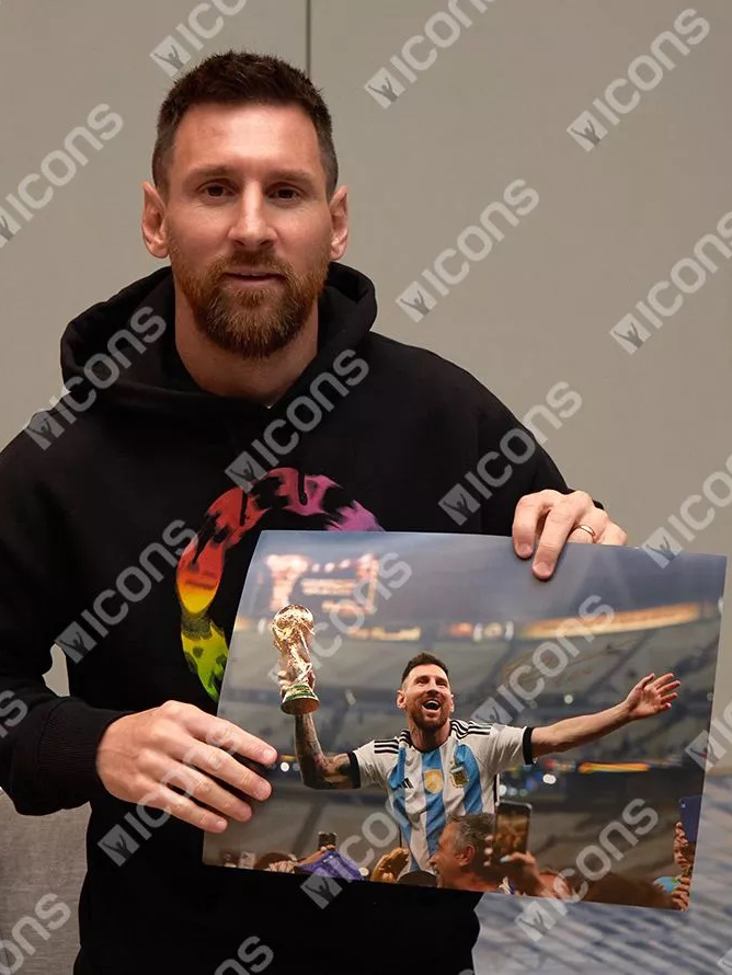 Lionel Messi Official 2022 FIFA World Cup Signed and Framed Argentina Photo: 2022 FIFA World Cup Winner (2)