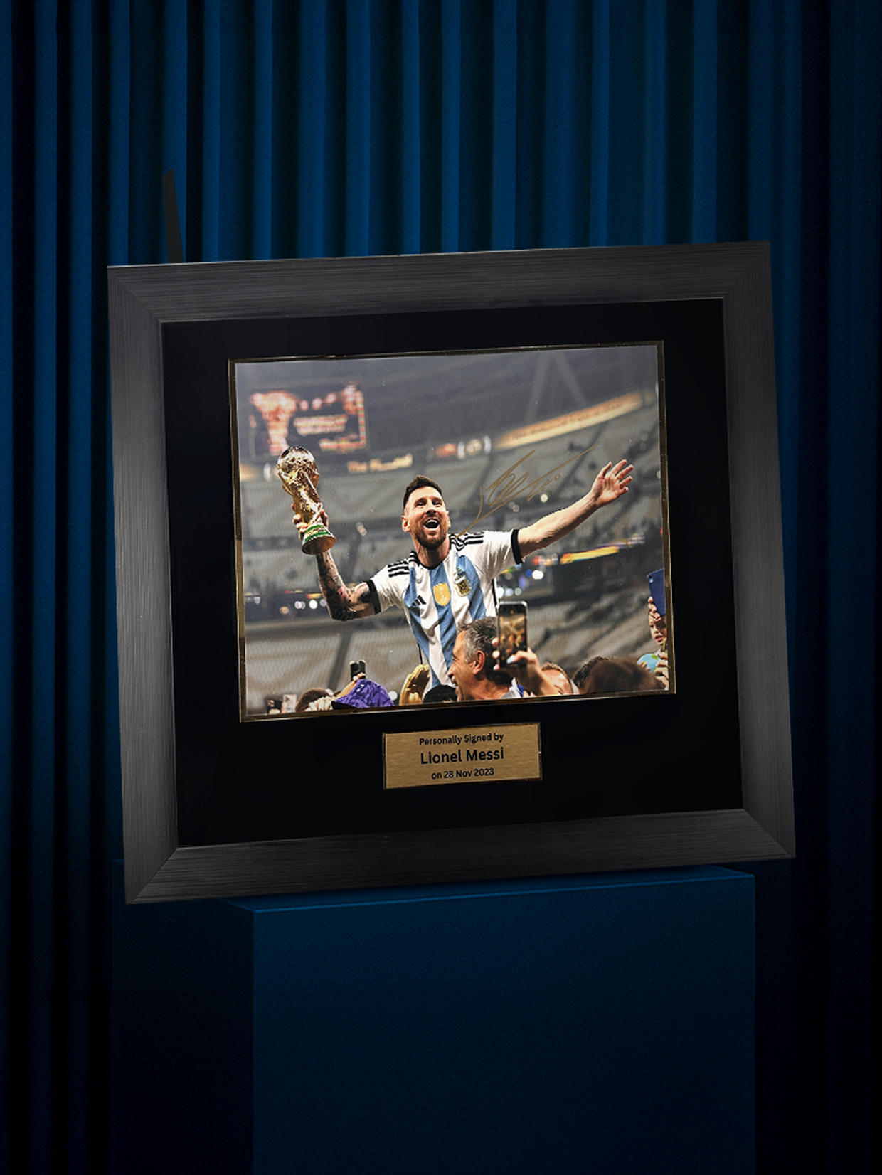 Lionel Messi Official 2022 FIFA World Cup Signed and Framed Argentina Photo: 2022 FIFA World Cup Winner