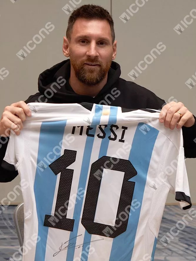 Lionel Messi Official 2022 FIFA World Cup Back Signed and Framed Argentina 2022 Home Shirt: Two Star Edition (2)