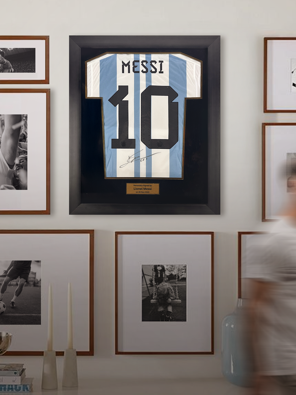 Lionel Messi Official 2022 FIFA World Cup Back Signed and Framed Argentina 2022 Home Shirt: Two Star Edition (5)