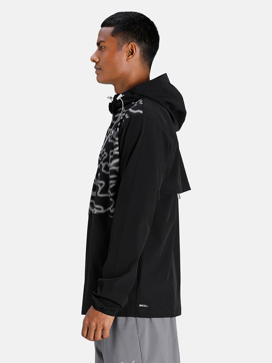 Puma Men Black & White Printed Run Reflective Hoodies (3)
