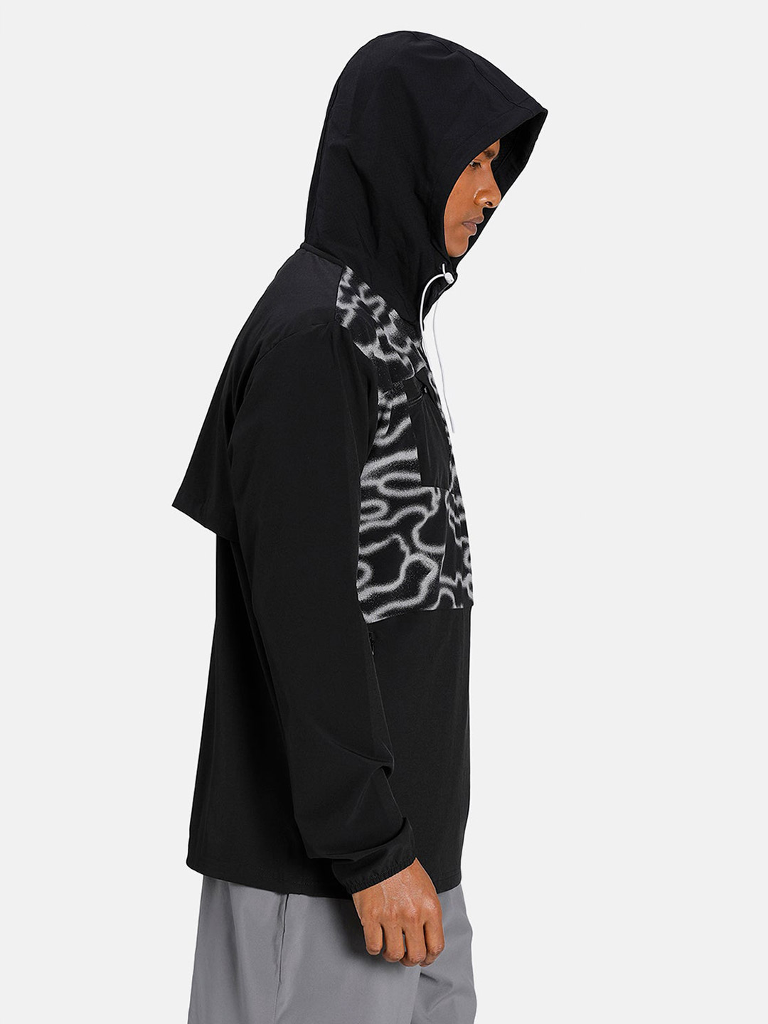 Puma Men Black & White Printed Run Reflective Hoodies (4)