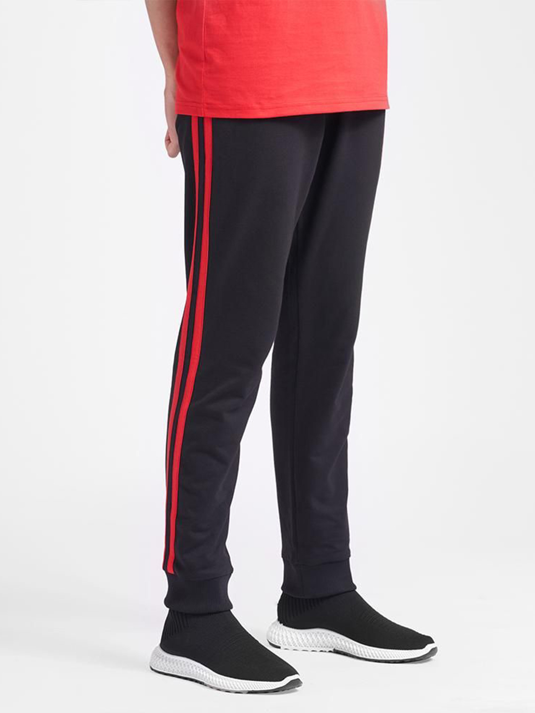 Punjab Kings Men Black and Red Striped Mid-Rise Cotton Training Regular Fit Joggers (2)