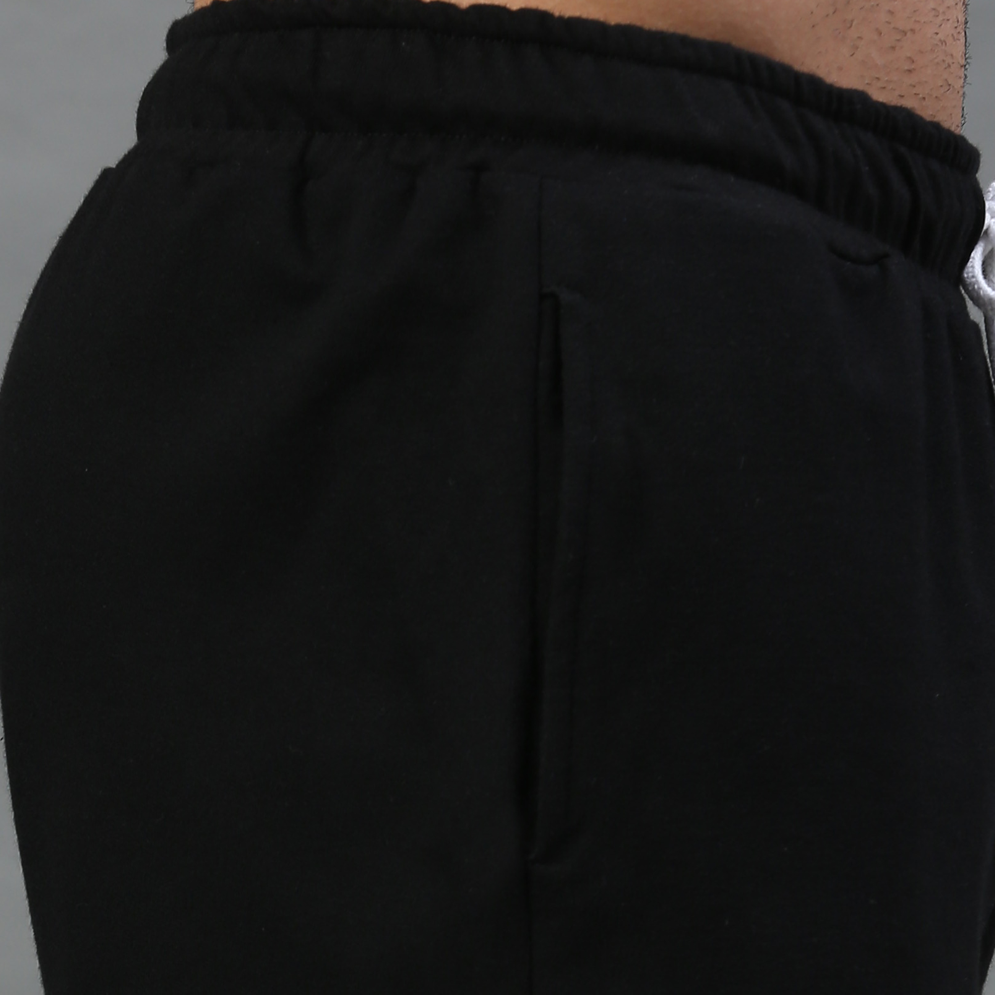 Punjab Kings Men Black Logo Printed Mid-Rise Cotton Sports Shorts (6)