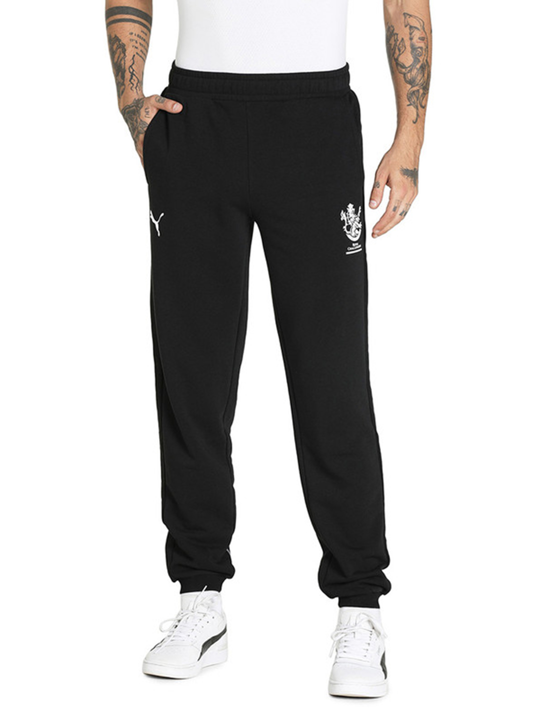 Royal Challengers Bangalore Men Black Graphic Printed Mid-Rise Training Regular Fit Joggers (1)
