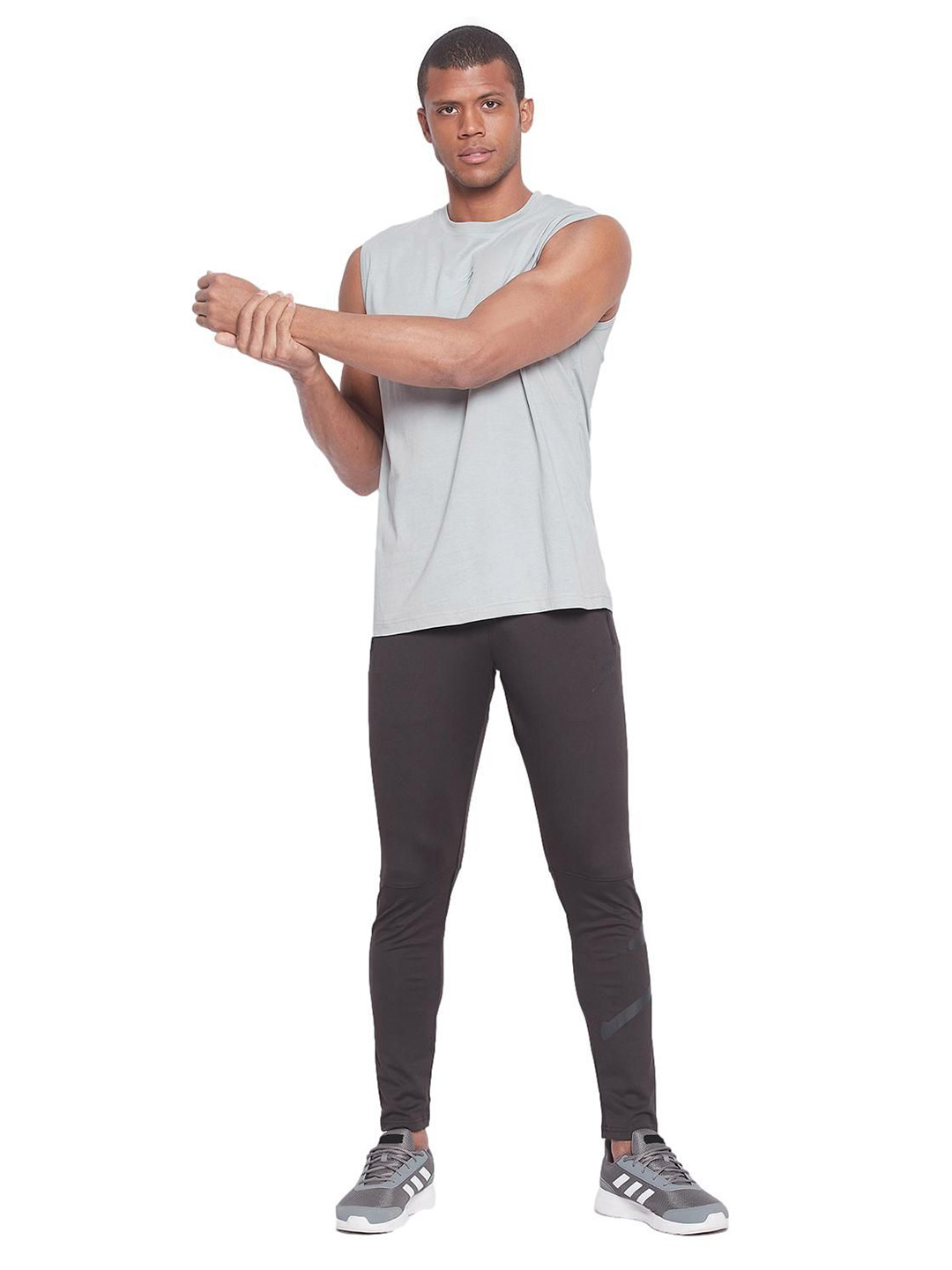 SG Men Grey Solid Sleeveless Round Neck vests (5)