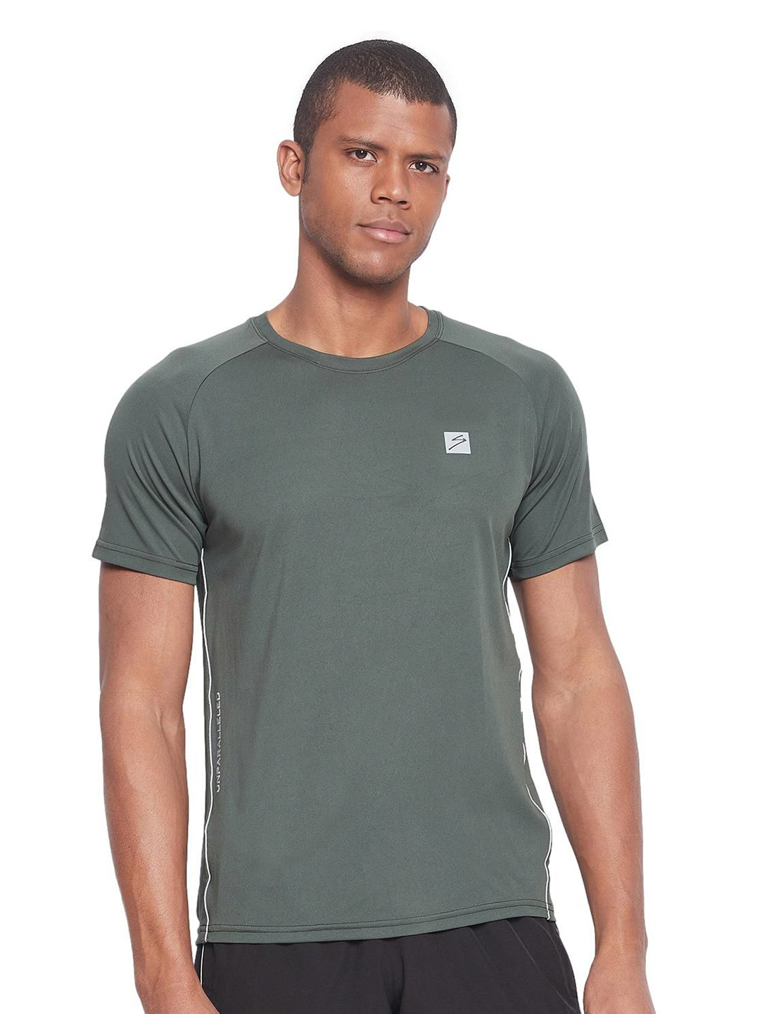 Men Olive Solid Short Sleeves Polo Collar T-Shirts