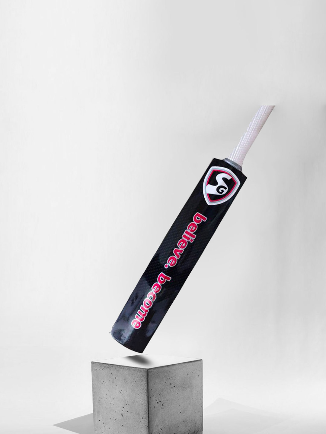 SG SG Thunder Striker Finest English Willow Cricket Bat (Leather Ball) (1)