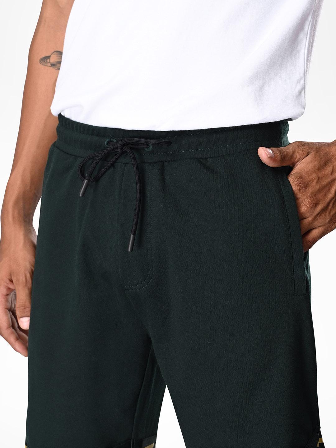 Supa Mens Green & Gold Printed Polycotton Regular Fit Shorts (4)