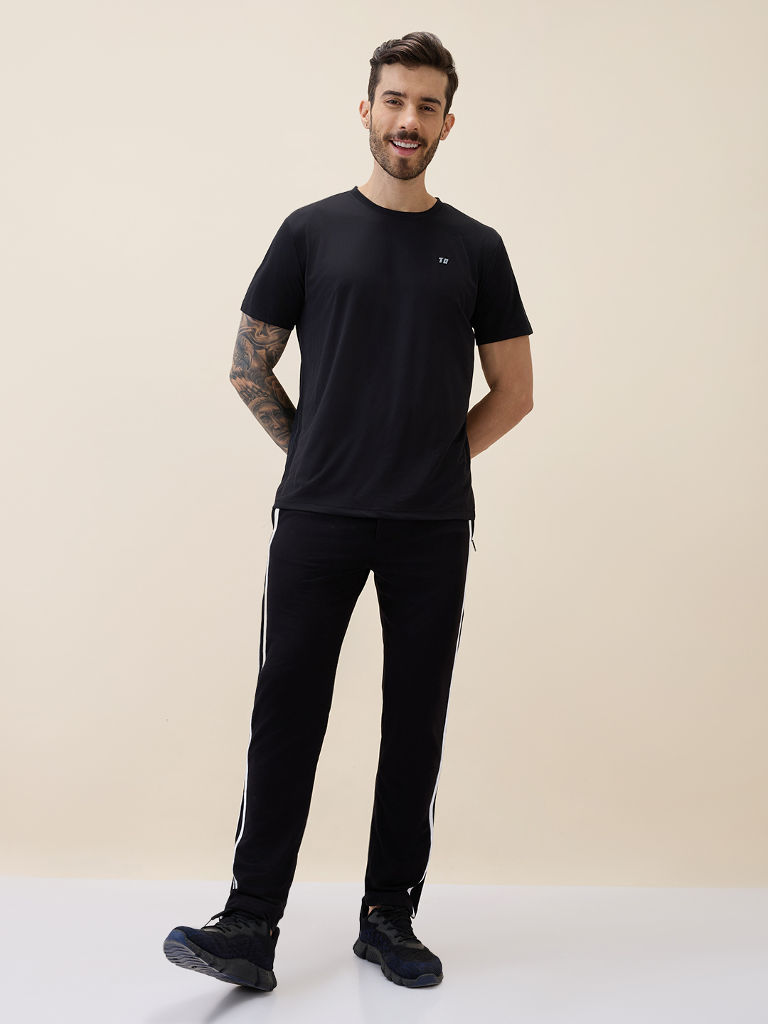 T10 AeroLite Black Active T-Shirt for Men with Breathable Jacquard Microlite Fabric (4)