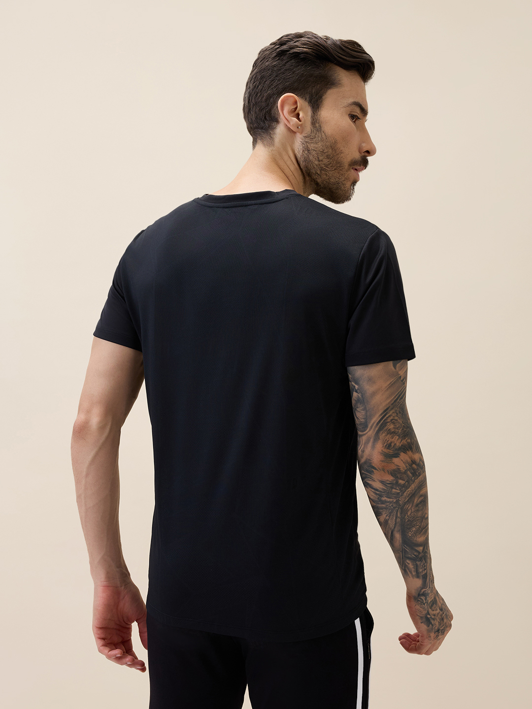 T10 AeroLite Black Active T-Shirt for Men with Breathable Jacquard Microlite Fabric (2)