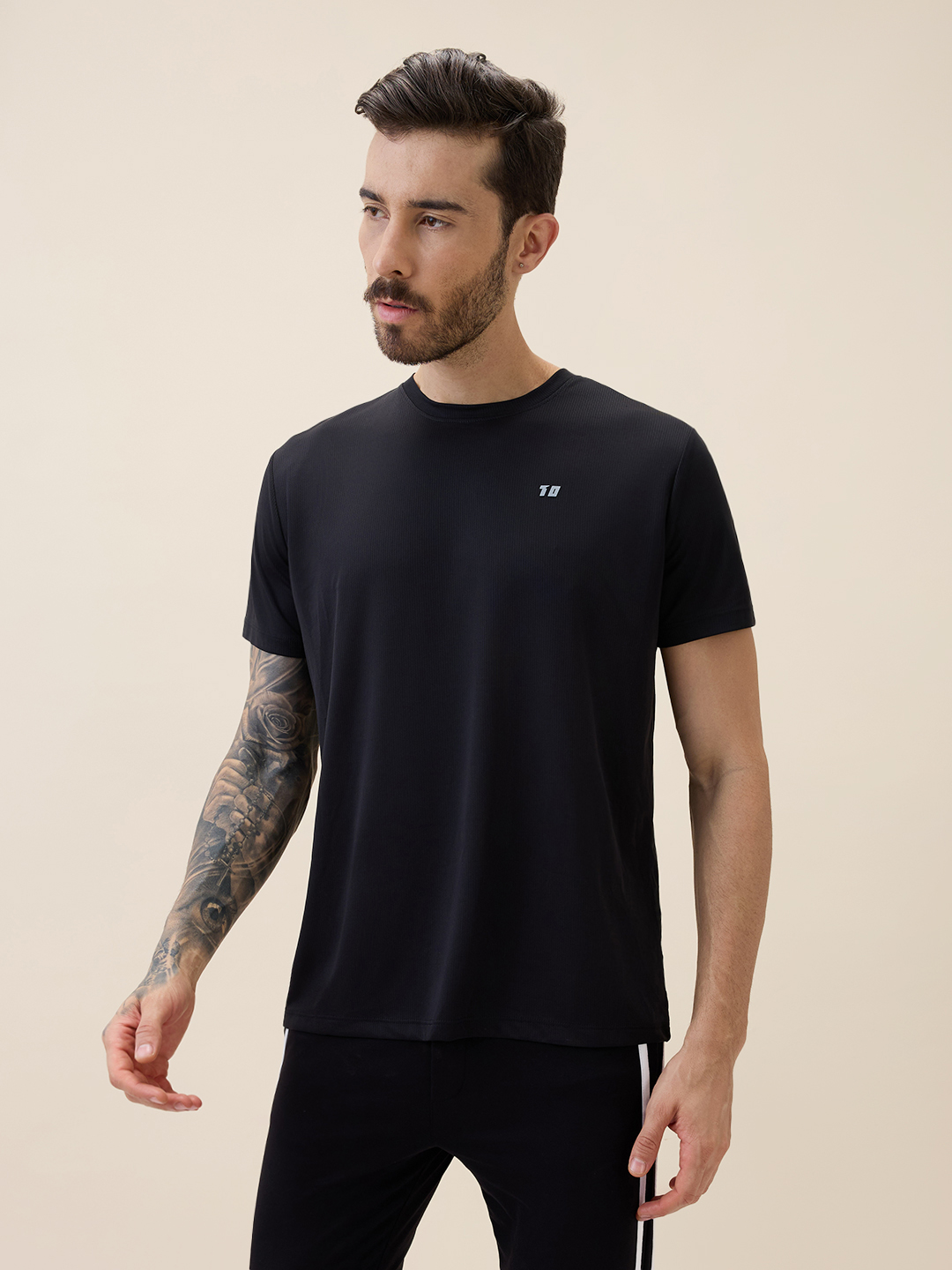 T10 AeroLite Black Active T-Shirt for Men with Breathable Jacquard Microlite Fabric (3)
