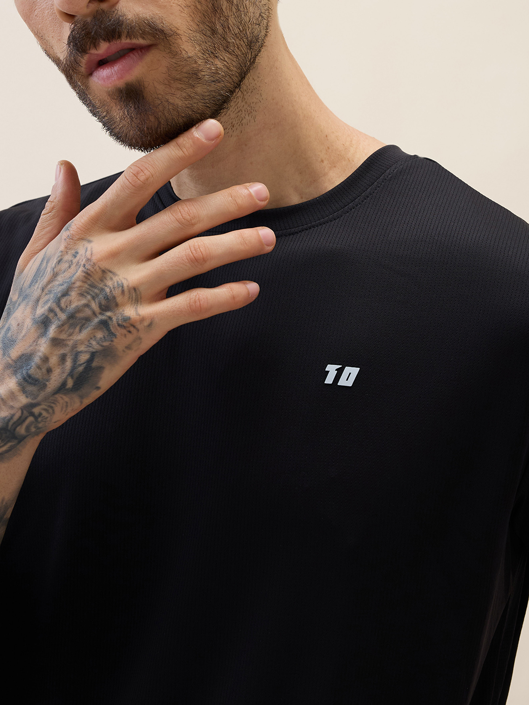 T10 AeroLite Black Active T-Shirt for Men with Breathable Jacquard Microlite Fabric (5)