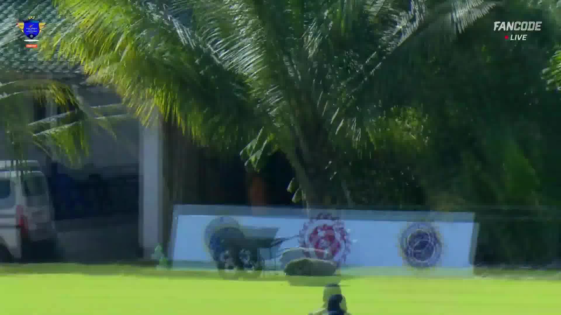 Six! Vinoop Manoharan Punishes Praveen Kumar With A Maximum