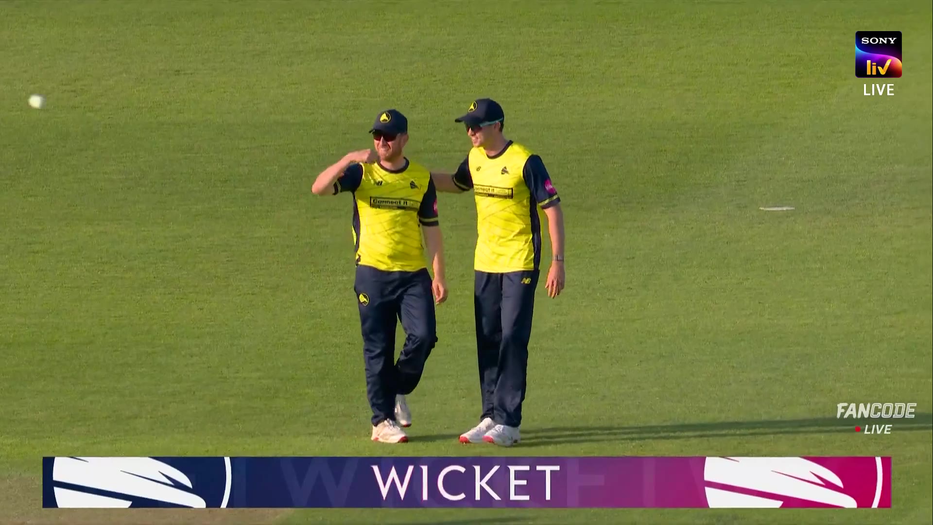 Wicket! Dawson Takes A Sharp Catch, Jacks Walks Back