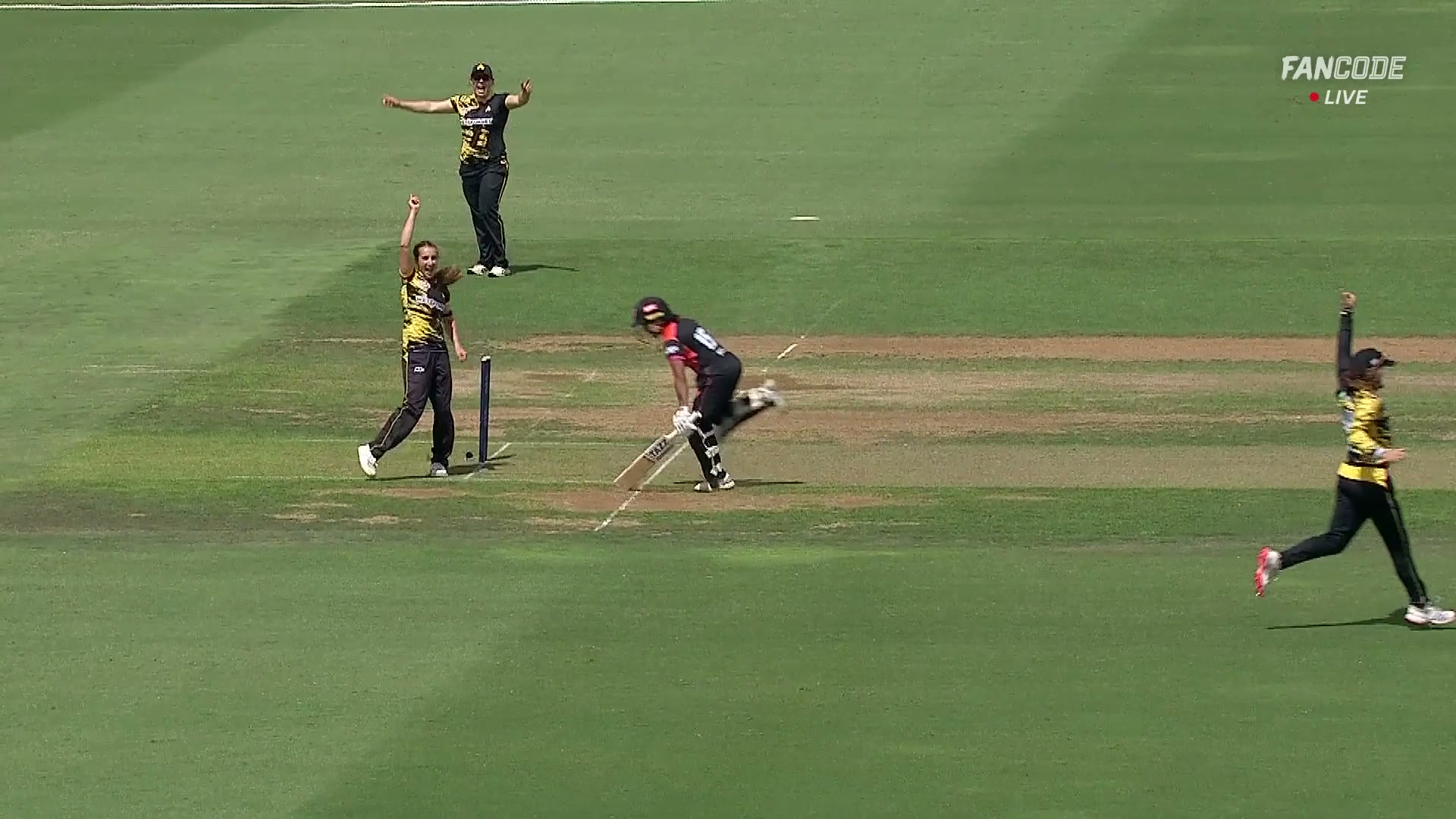 poster url for Wicket! Brilliant Throw From Jess Kerr Produces Run Out Of Nensi Patel