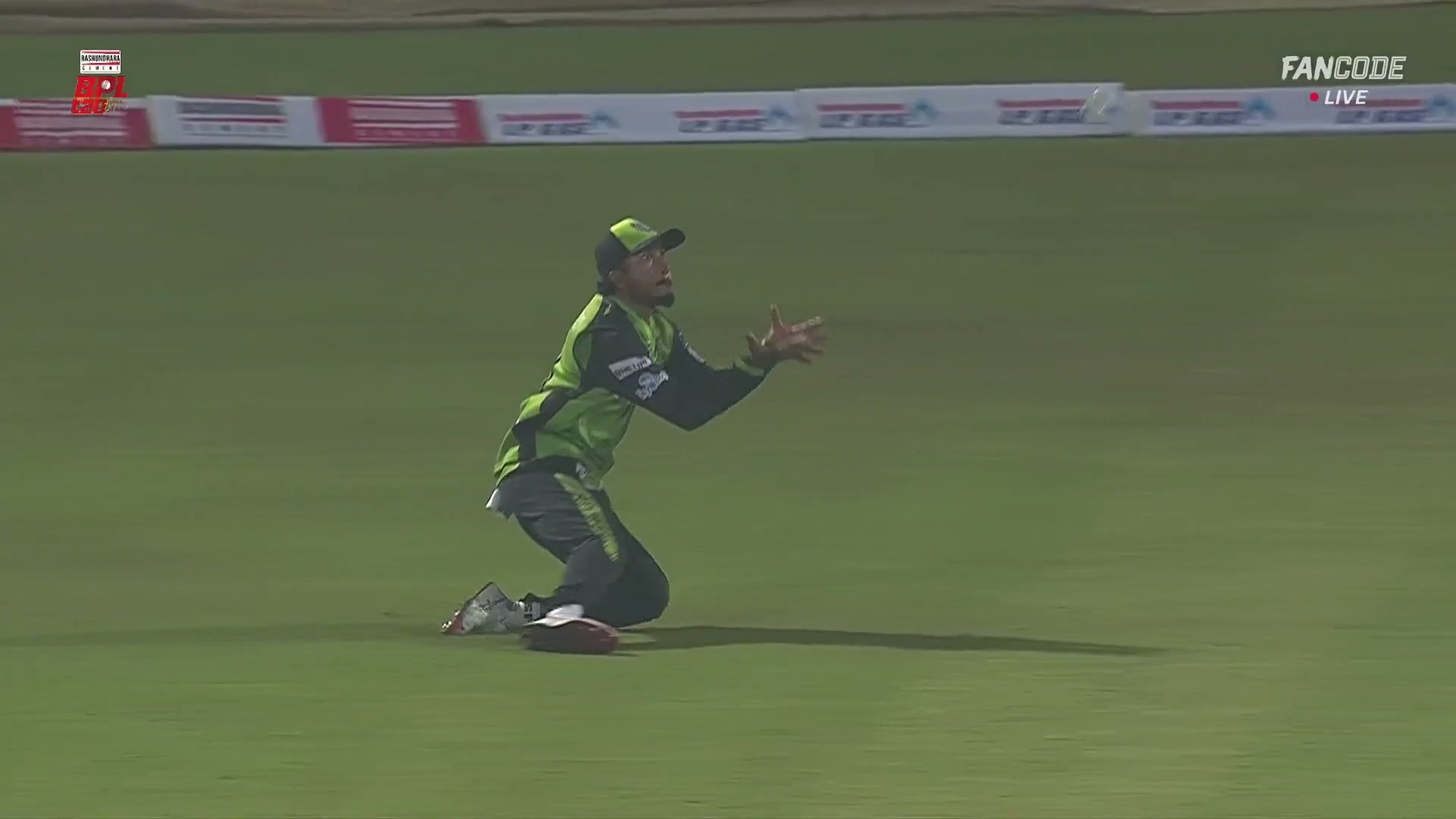 poster url for Wicket! Afif Hossain Takes A Spectacular Running Catch To Remove Litton Das, Saim Ayub Gets His Man