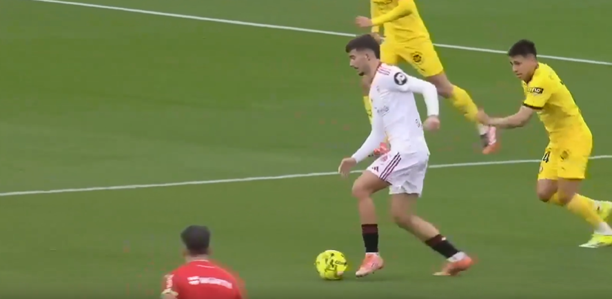 BOOM! Kike Salas strikes gold from distance