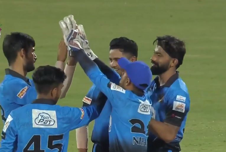 Aryan Sorath Lions win Super Over by 2 wickets | Match 8