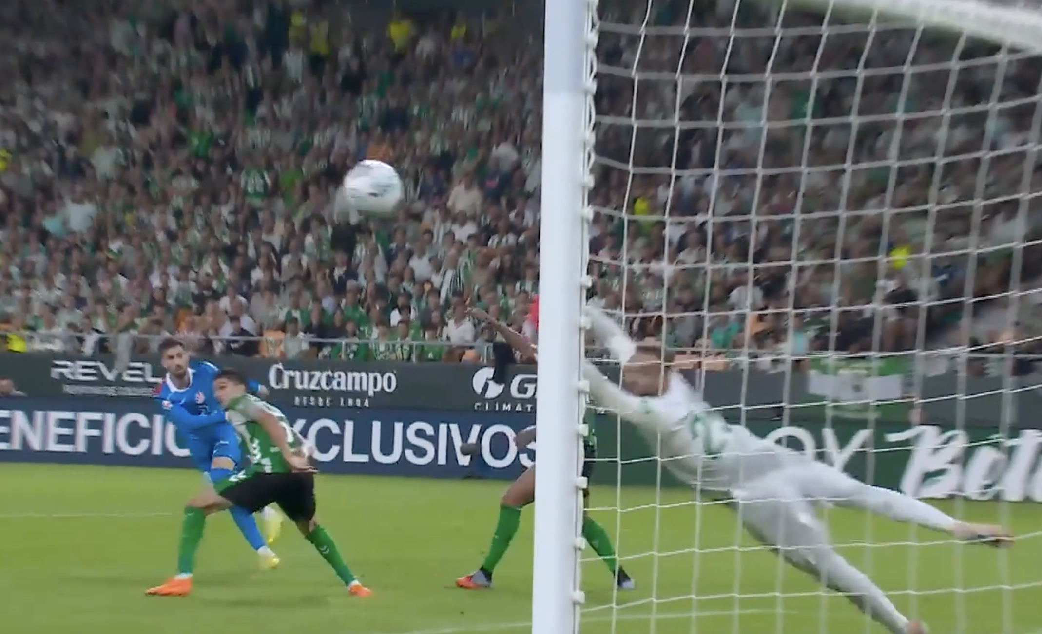 ABSOLUTE GOLAZO! Baena netted a stunning goal vs Betis