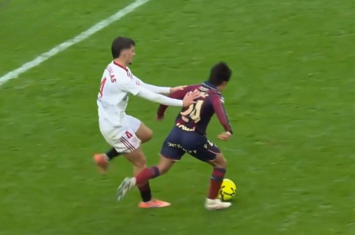 Steel! Alvarez hits the turf and still scores