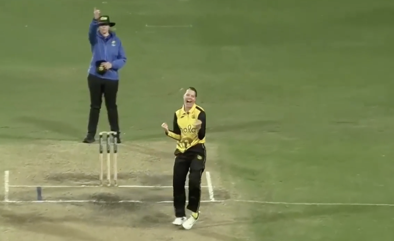 Amy Edgar's 3 for 40 | Match 4