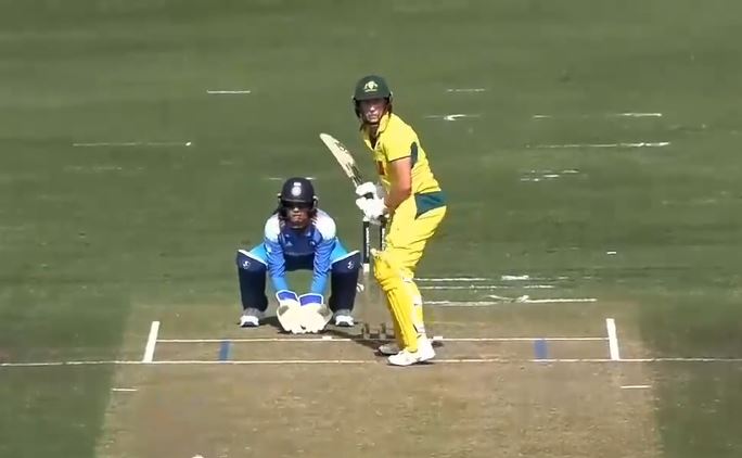 Anika Learoyd's 92* off 90 | 1st ODI