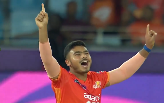 Aayan Khan's 3 for 17 | Match 10